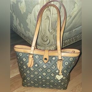 DOONEY BOURKE Signature TOTE Great deal Purse DB CHEAPO!! LQQK